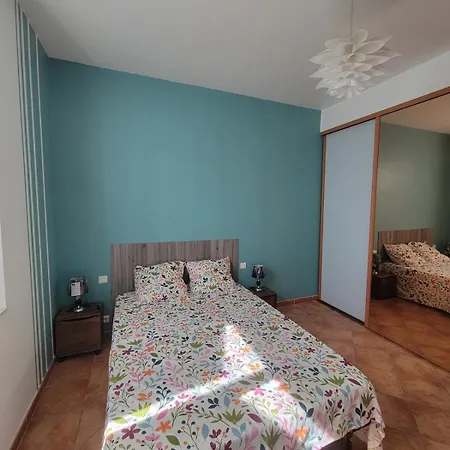Au 1 Etage D'une Maison Individuelle Appartement Alès
