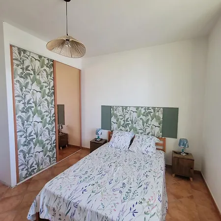 Appartement Au 1 Etage D'une Maison Individuelle *