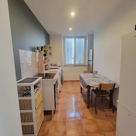 Appartement Au 1 Etage D'une Maison Individuelle