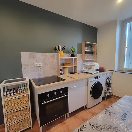Appartement Au 1 Etage D'une Maison Individuelle *
