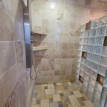 Appartement Au 1 Etage D'une Maison Individuelle Alès
