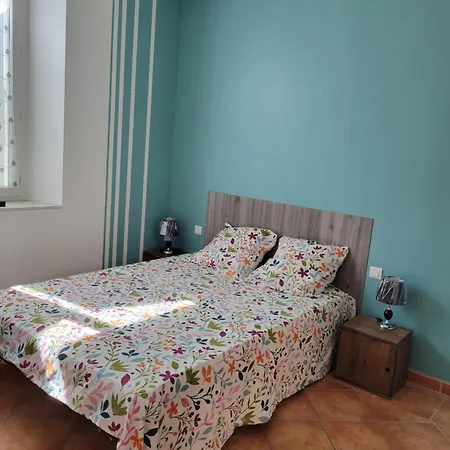 Au 1 Etage D'une Maison Individuelle Appartement Alès