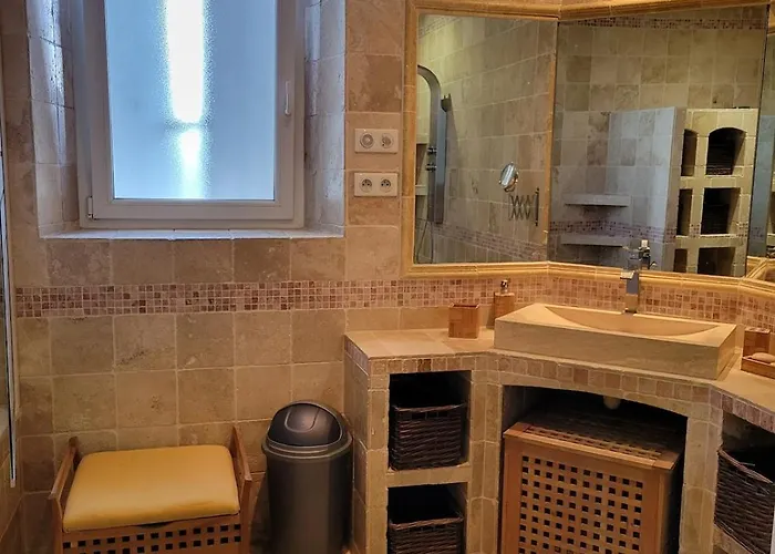 Au 1 Etage D'une Maison Individuelle Appartement Alès