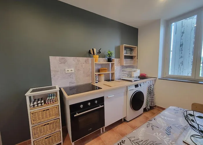 Appartement Au 1 Etage D'une Maison Individuelle *