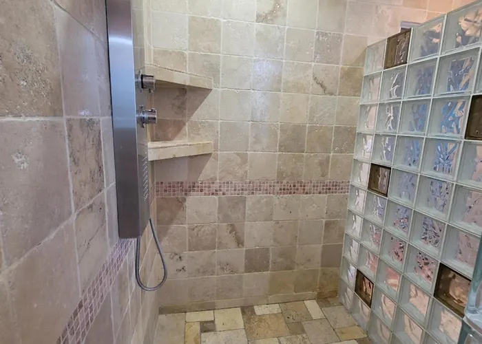 Appartement Au 1 Etage D'une Maison Individuelle Alès